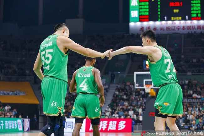 草间弥生：97岁艺术大师离世，回顾她前卫的艺术生涯