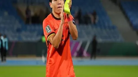 霍伊伦领队曼联3-0大胜莱斯特城，加纳乔首进球B费双响建功