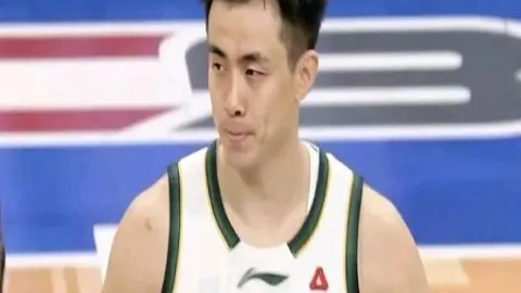 覃海洋在春季游泳锦标赛男子200米蛙泳项目中荣获金牌